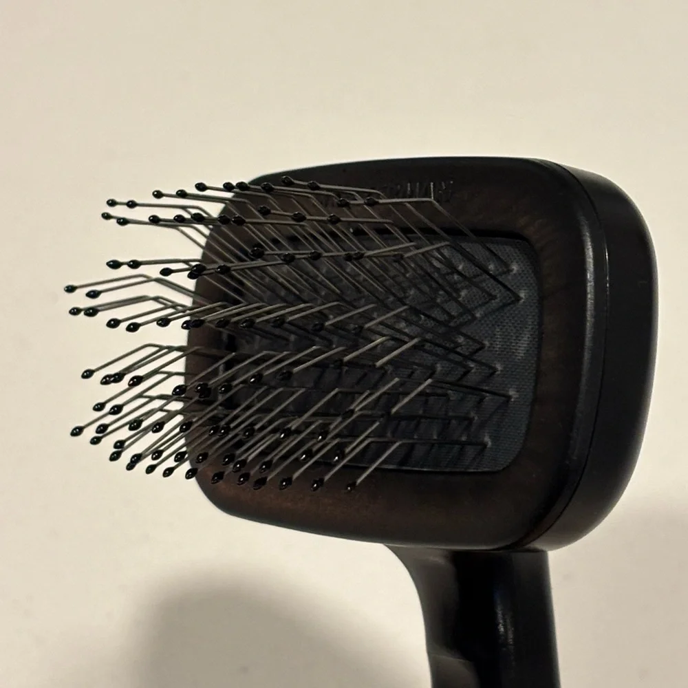 Tweezerman Small Coated Tip Slicker Grooming Brush